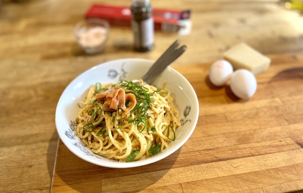 Pasta carbonara kylmäsavukalasta