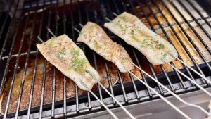 Haukivartaat ja uudet perunat grillissä & gremolata -kastiketta