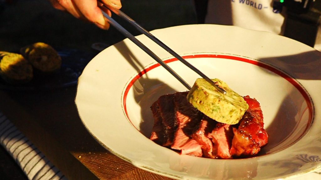 Maustevoi matjessillistä grillatulle kalalle, lihalle ja leikkeille