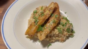 Kantarellirisotto ja paistettu ahven